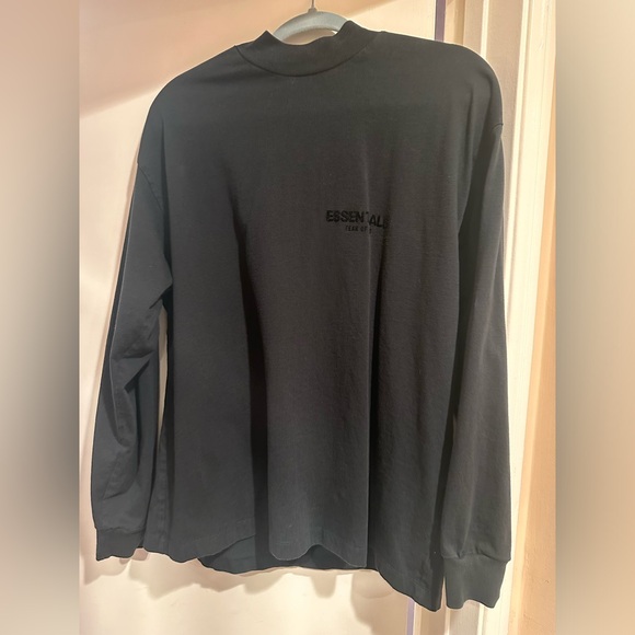 FEAR OF GOD ESSENTIALS SHIRT - Picture 2 of 5